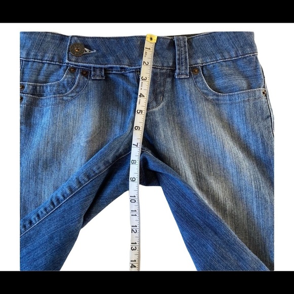 Guess Jeans Medium Wash Blue Denim with Light Fading Jean Shorts Women’s Size 26 - Picture 6 of 7